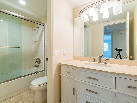 5th image of 675 Oak Run Trl Unit 209