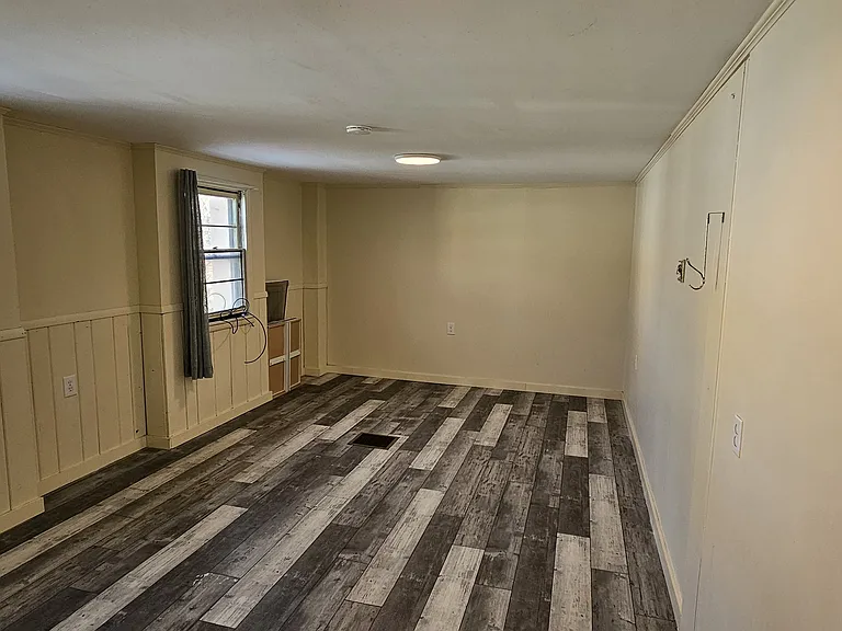 330 W State St #7 — Photo 8