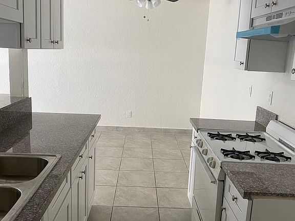 4th image of 15555 Parthenia St