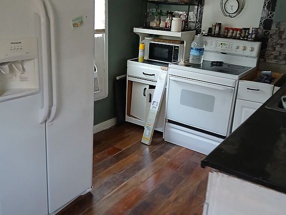 3rd image of 851 Carolina Ave