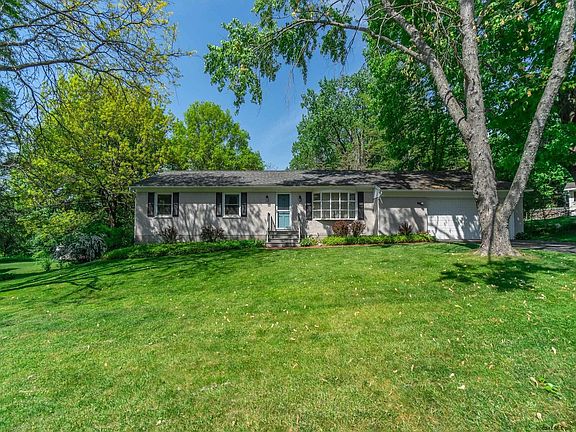 4th image of 14 Laury Ln