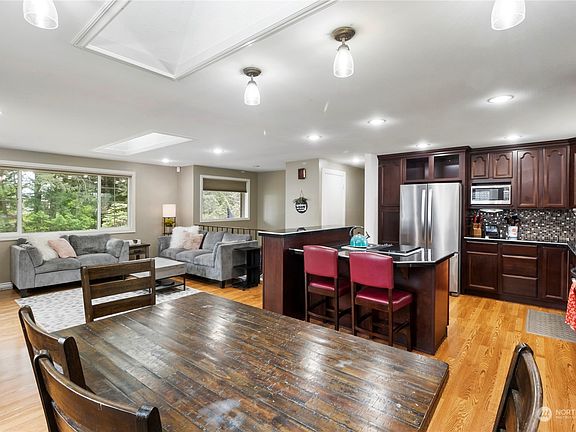 5th image of 9001 181st Avenue E