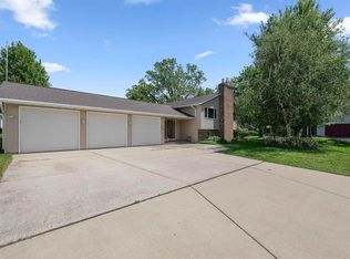 358 Meadow Ln, Juneau, WI 53039