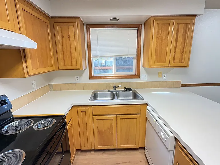 4449 Samantha Ct NE — Photo 20