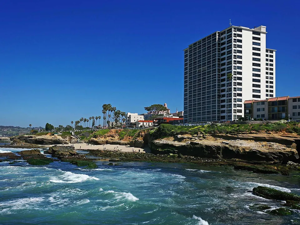 939 Coast Blvd #5G