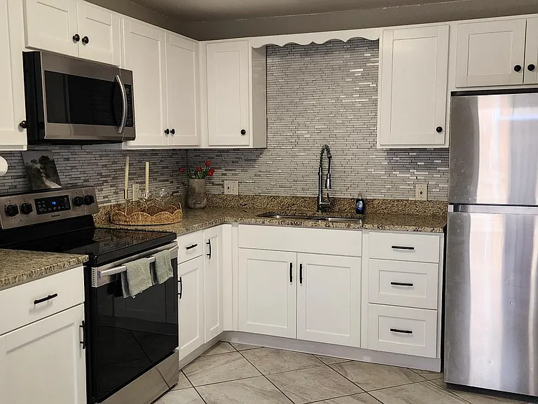 635 Winston St #1 — Photo 7