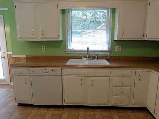 4th image of 375 Madeira Cir SW