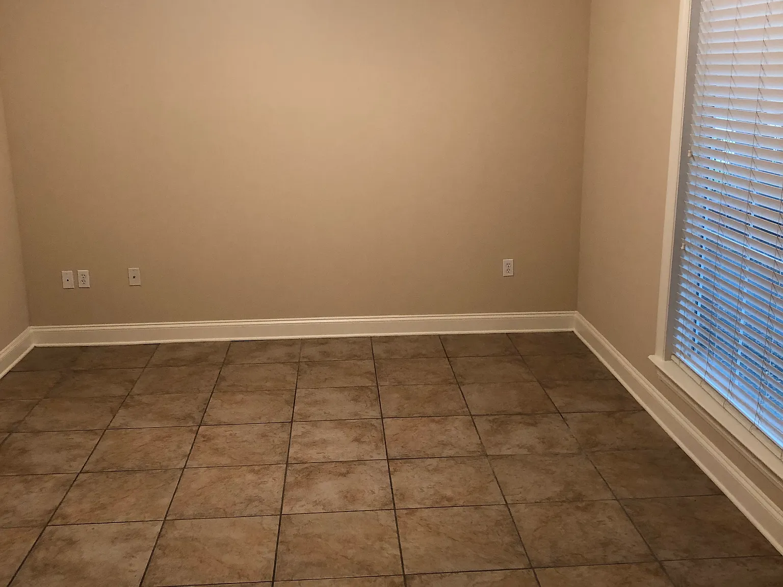2 bed, 2.5 bath, 1200 sqft, $1,700 — Photo 3
