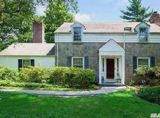 520 Roslyn Rd, East Williston, NY 11596