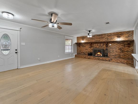 5th image of 623 E Kempner St