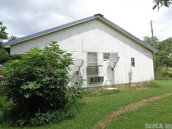 5th image of 301 Moores Ln