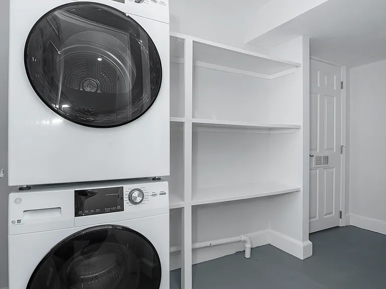 In-unit washer/dryer