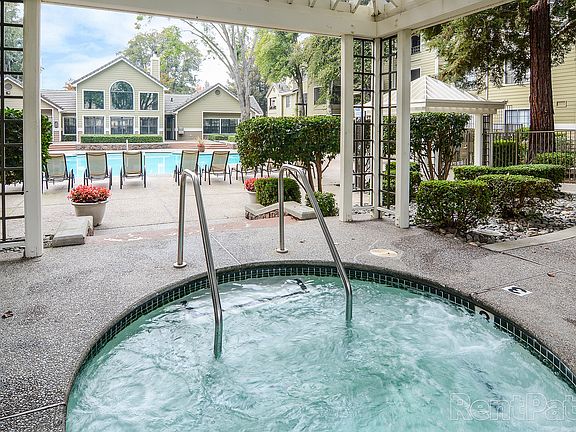 5th image of 1080 Lake Front Dr APT 723
