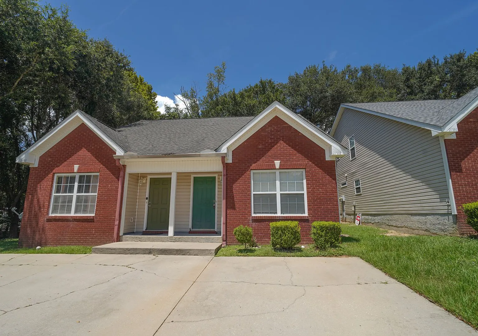 Spacious 3BR/3BA Duplex in Convenient Tallahassee Location — Photo 2