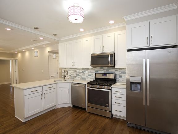 2nd image of 625 Harlem Ave #4