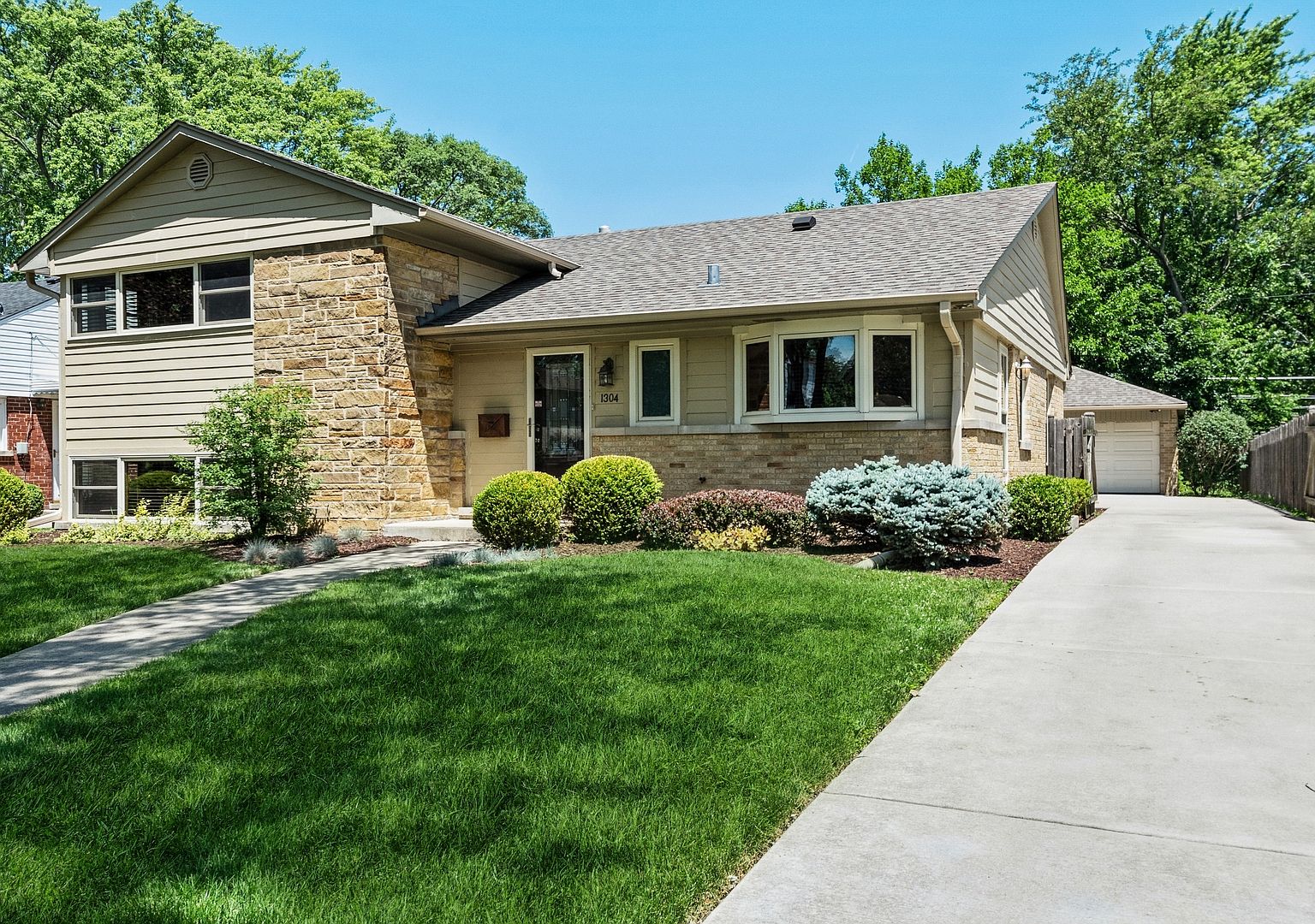 1304 Frances Pkwy, Park Ridge, IL 60068 Zillow