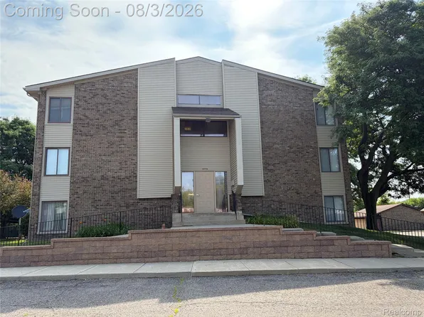 30445 W Forteen Mile Rd, Farmington, MI 48334