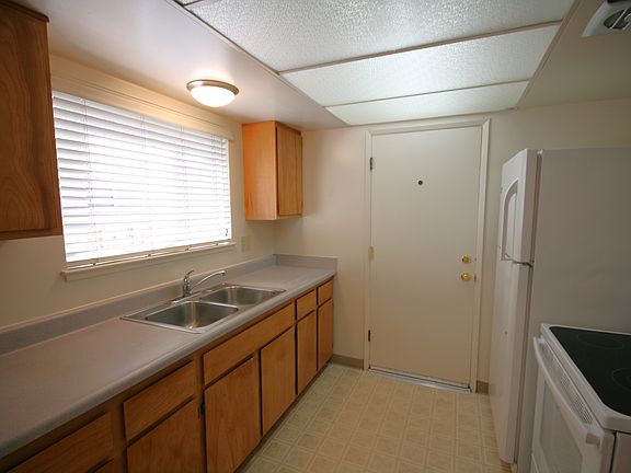 4th image of 2003 Town And Country Ln APT 2