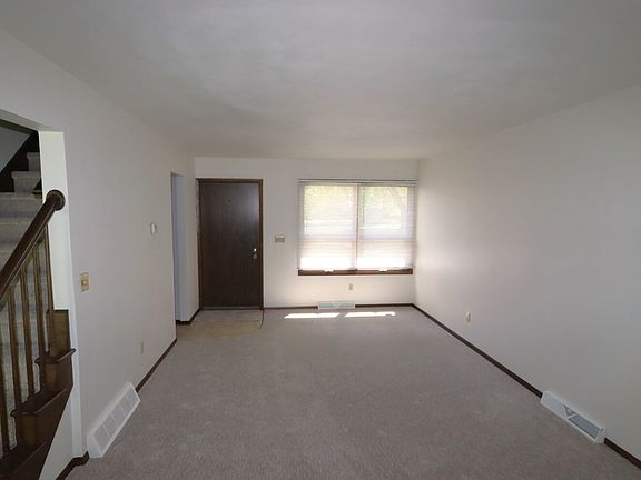 3rd image of 926 E Northwood Dr