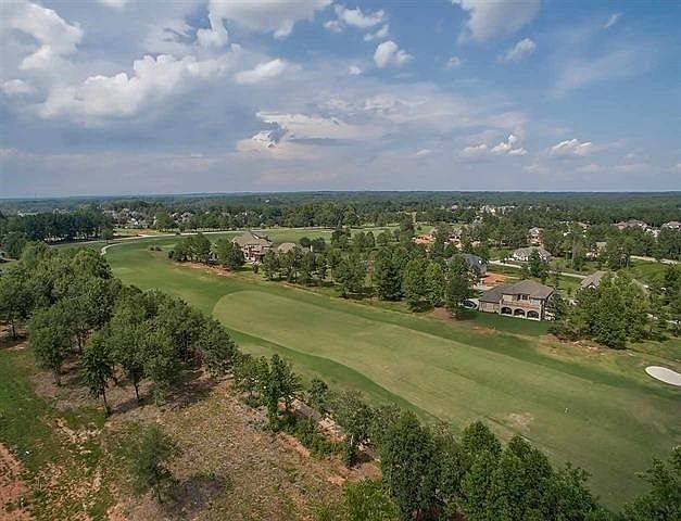 2nd image of 312 Holly Oaks Ln