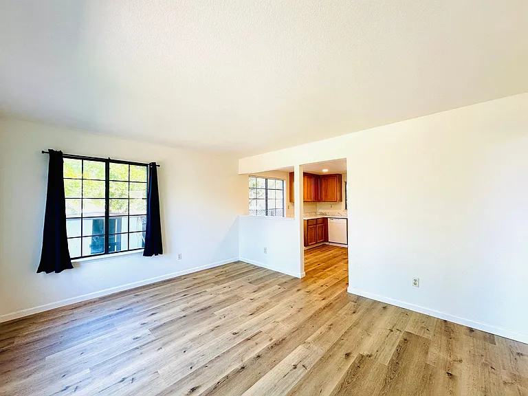 1537 Yarberry Dr — Photo 8
