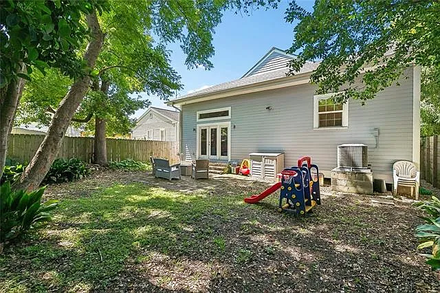 825 Pleasant St — Photo 29