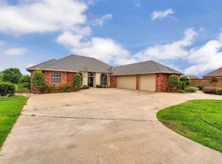 38 NW Sandy Trail Ln, Lawton, OK 73505