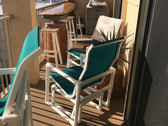 Guest and living room balcon