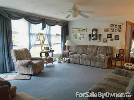 Living room with lots of light and space
						:
						Spacious large living room with new double paned windows
