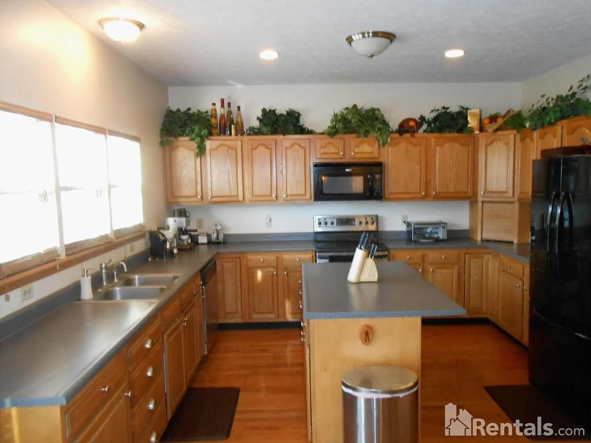 4 bed, 3.5 bath, 3177 sqft, $2,795 — Photo 4
