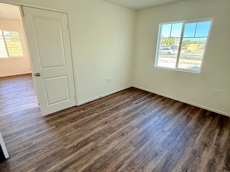 11705 Sebastian Rd — Photo 27