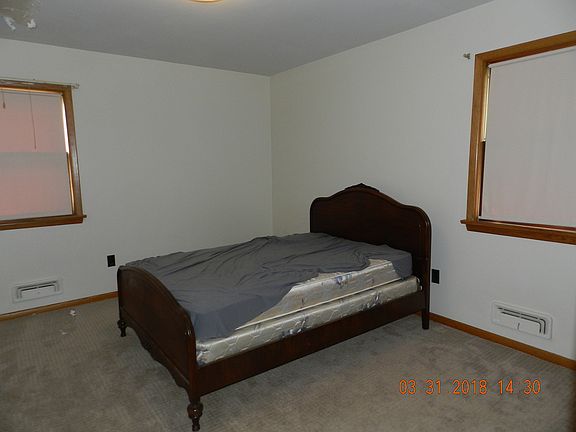 3rd image of 5922 Glade Dr
