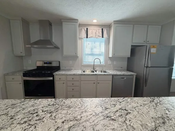 107 Dayflower Cir, Davis Junction, IL 61020