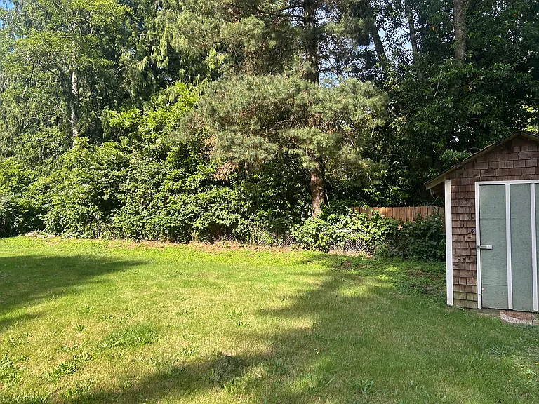 1491 Russell Ave SE — Photo 10