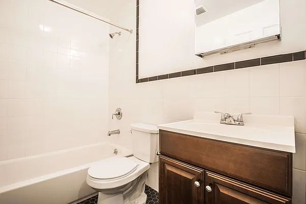Rented by Nooklyn NYC LLC | media 43