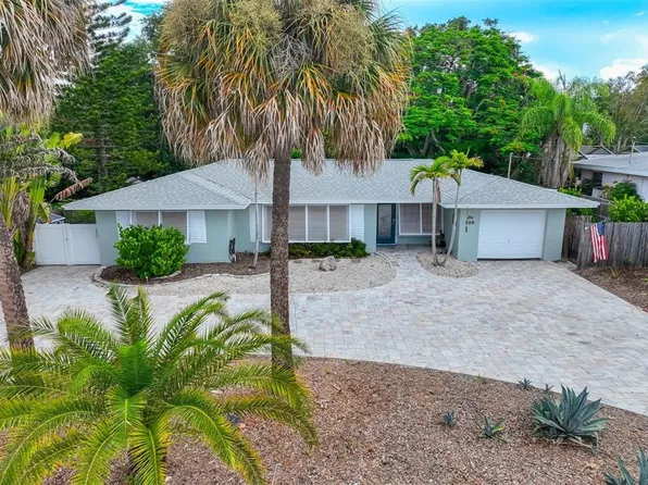 326 Mehlenbacher Rd, Belleair, FL 33756