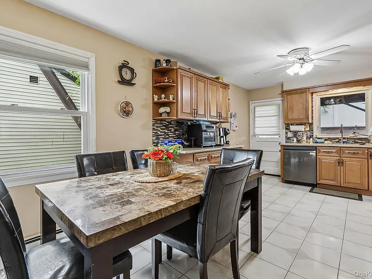 583 Bellevue Ave N #1 — Photo 7