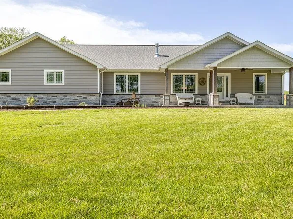 1340 Kropp Rd, Millstadt, IL 62260