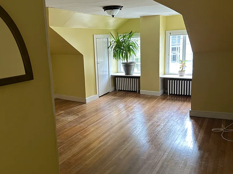 84 Court St — Photo 9