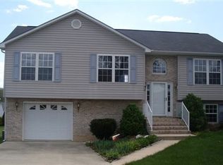 212 Rutledge Dr, Waynesboro, VA 22980