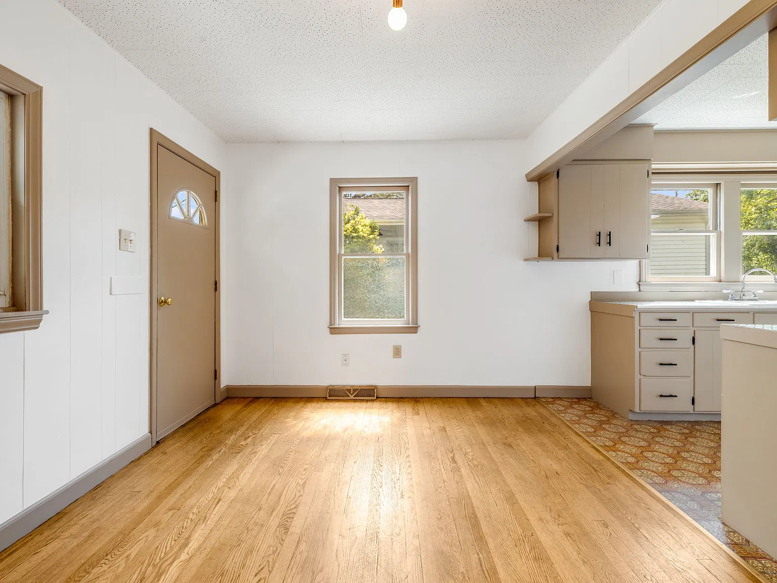 2 bed, 793 sqft, $2,200 — Photo 2