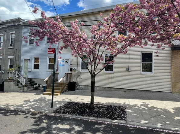 230 Chestnut Ave, Staten Island, NY 10305
