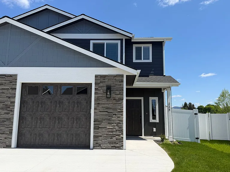 228 E Lobo Loop — Photo 2