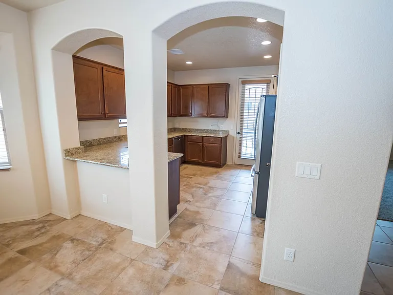 278 Bainbridge Dr — Photo 7