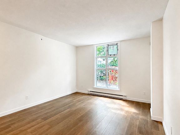 3rd image of 2528 Broadway E #1