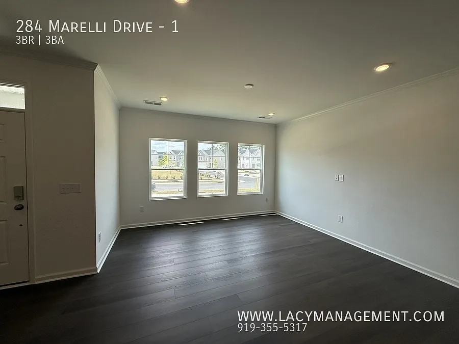 3 bed, 2.5 bath, 1939 sqft, $1,745 — Photo 4