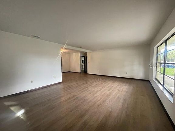 4th image of 609 Ponderosa Dr E