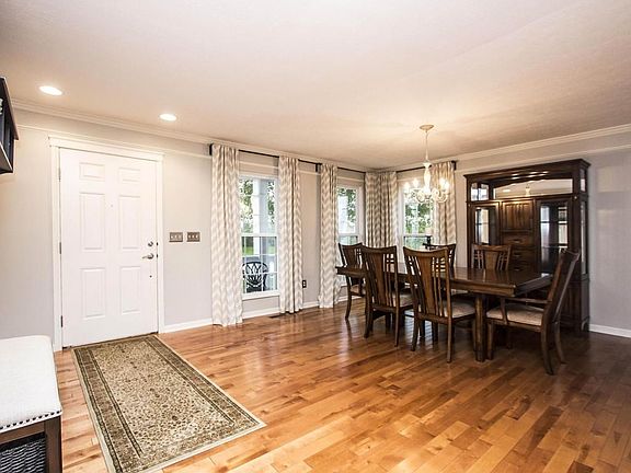 3rd image of 5581 Royal Dublin Dr
