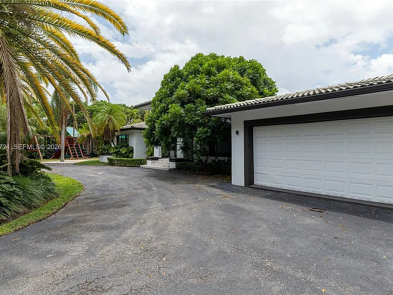 7300 SW 77th Ave — Photo 48
