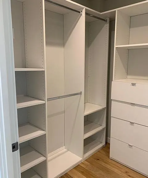 master bedroom walking closet